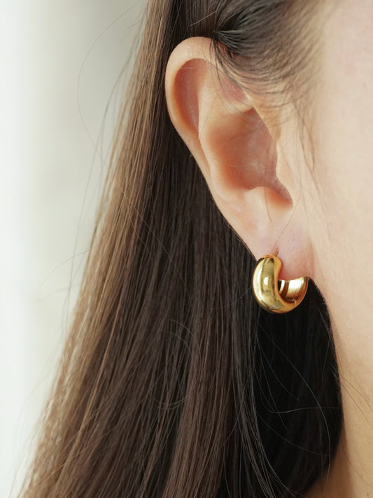 Legacy Chunky Huggie Earrings (Gold)