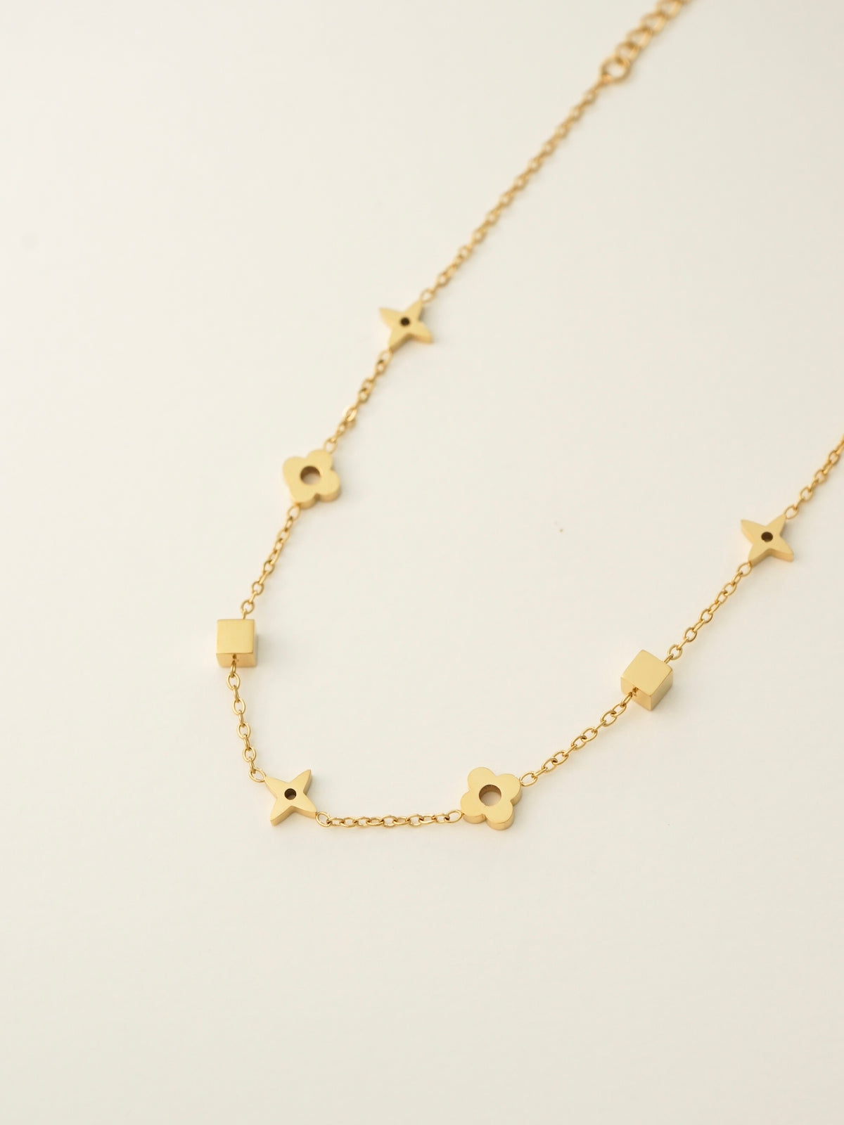 Cara Clover Flower Charm Anklet