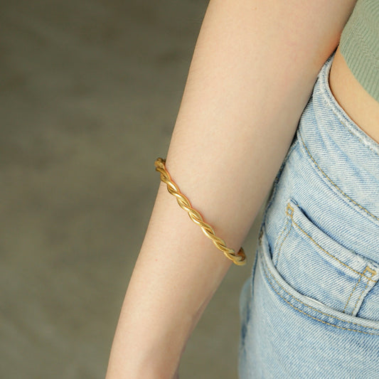 Yulissa Twisted Bangle (Gold)