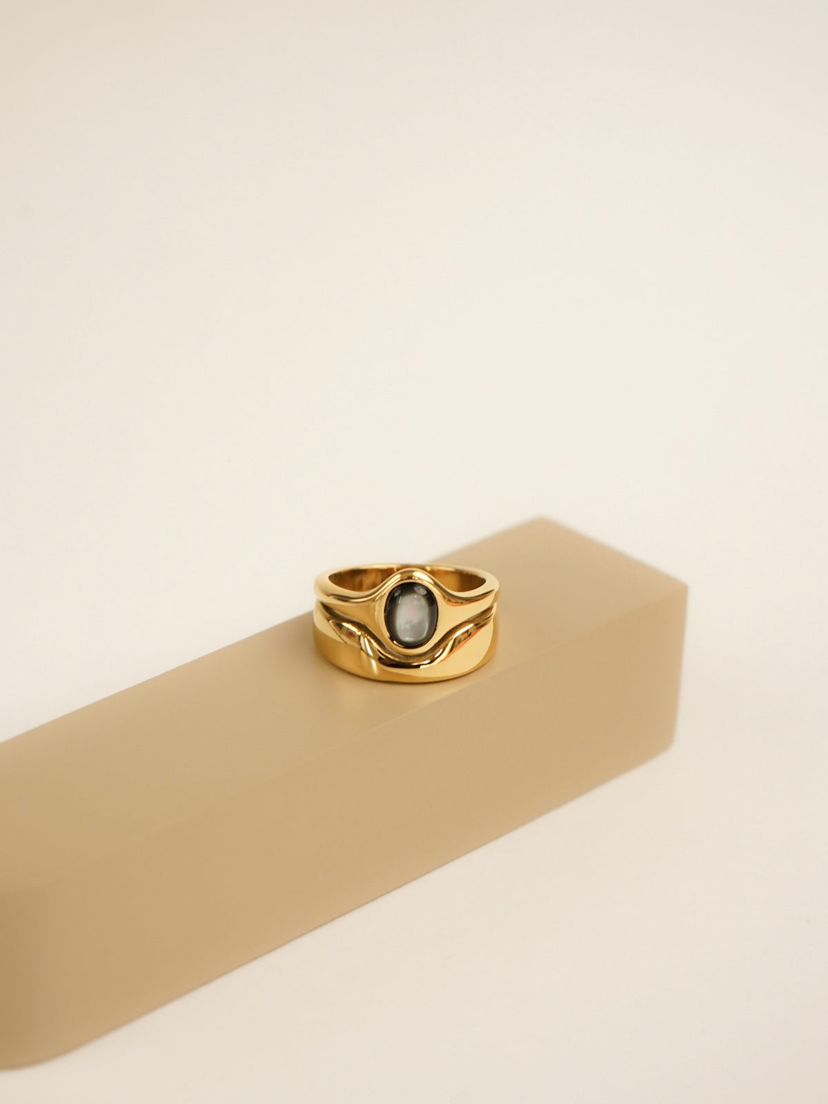 Georgie Mother of Pearl Ring (Black)