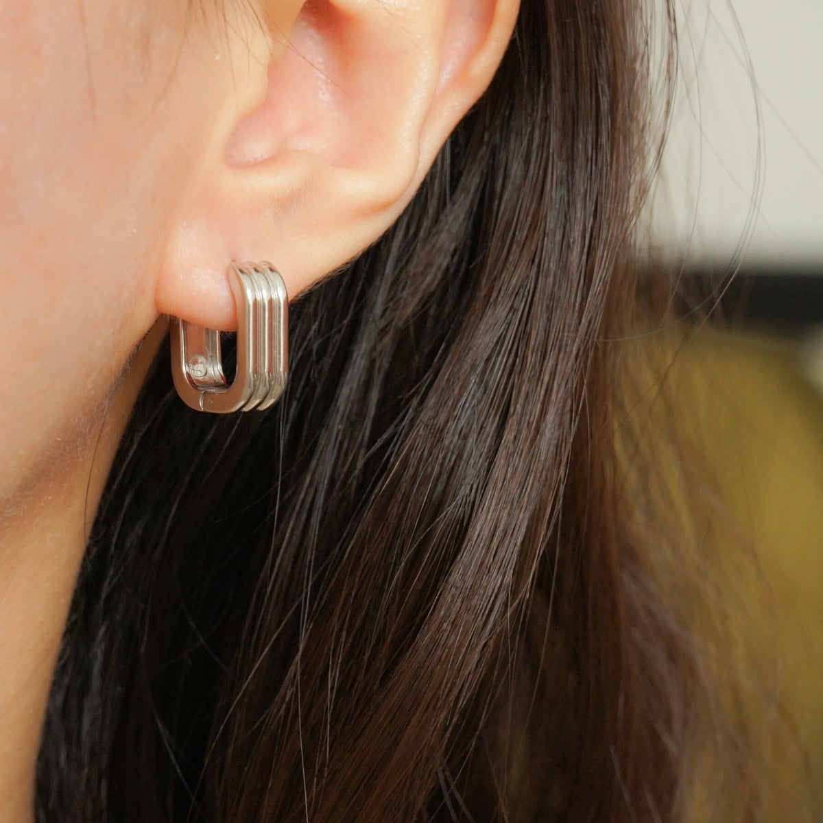 Kenna Square Hoop Earrings (Silver)