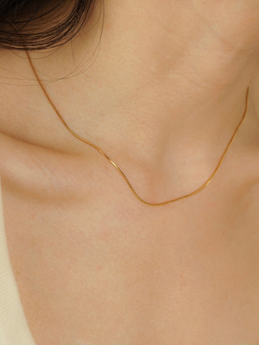 Ulrika Square Snake Chain Necklace (Gold)