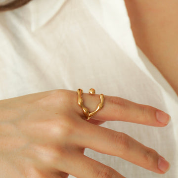 Zia Molten Claw Ring
