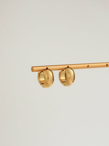 Legacy Chunky Huggie Earrings (Gold)