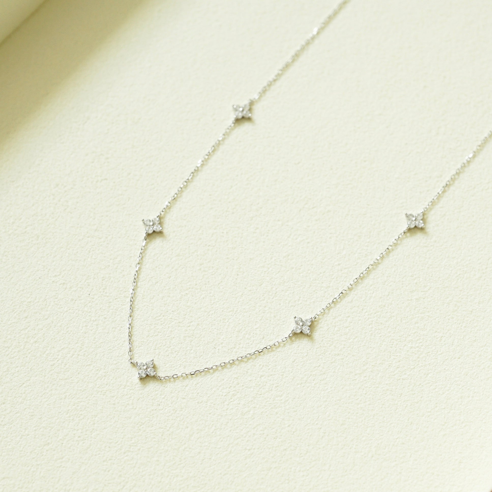 Hailee Clover Necklace (Silver)