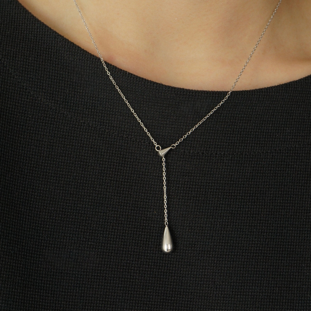 Baylee Droplet Necklace (Silver)