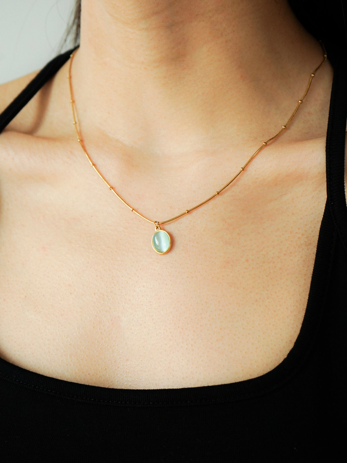 Fatou Oval Cat Eye Necklace (Gold)