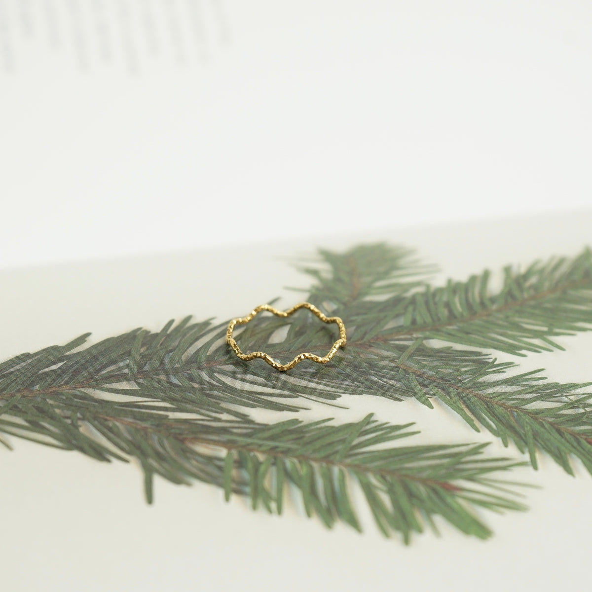 Jamie Textured Wavy Ring (Gold)