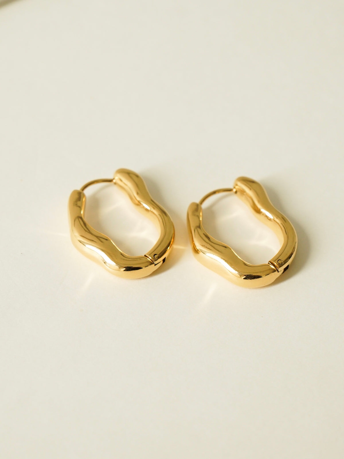 Dara Wavy Oval Hoop Earrings