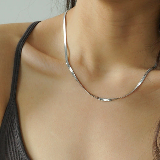 Marley Herringbone Chain Necklace (Silver)