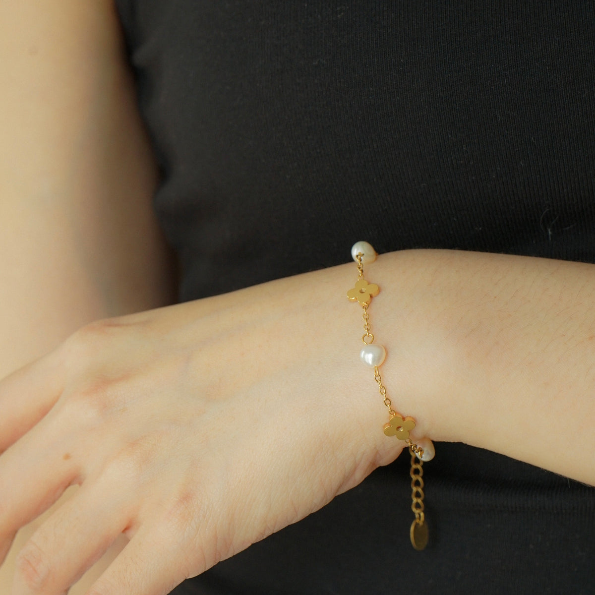 Jessie Flower Pearl Bracelet