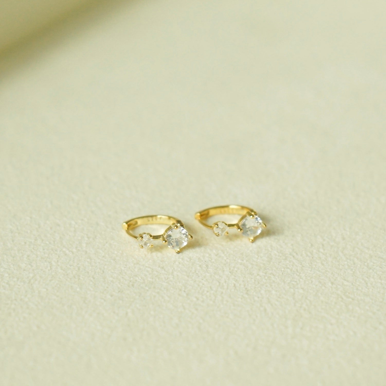 Xianna Huggie Earrings (Gold White)
