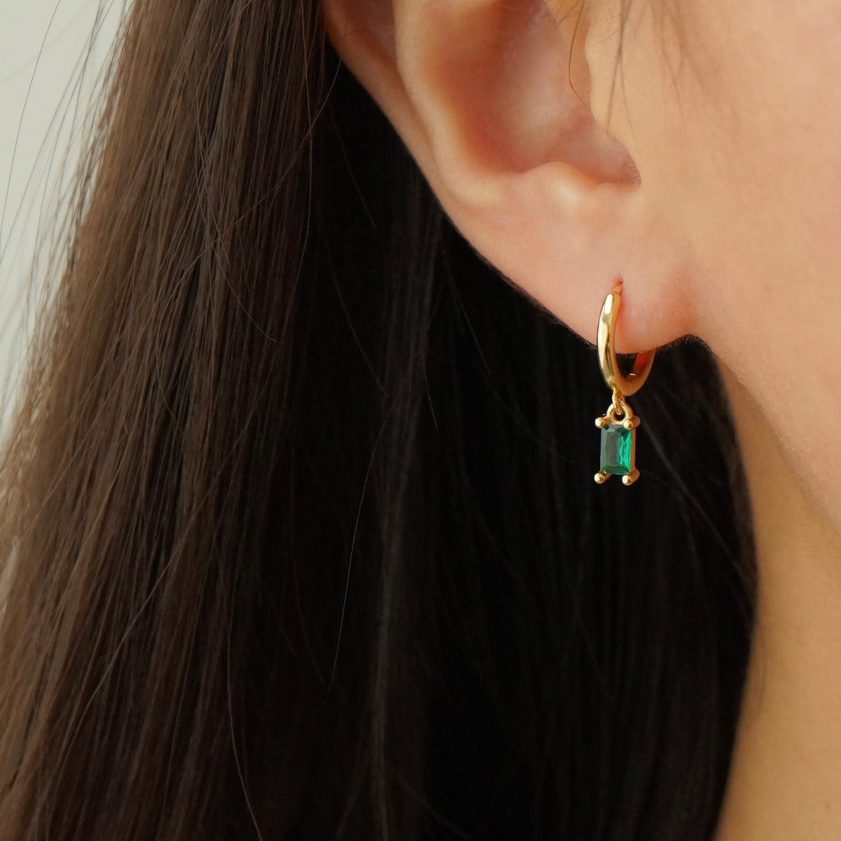 Moosa Huggie Earrings (Gold Green)