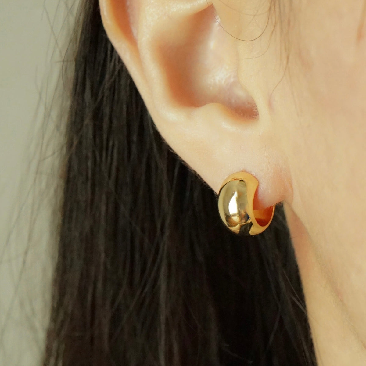 Yana C Hoop Earrings (Gold)