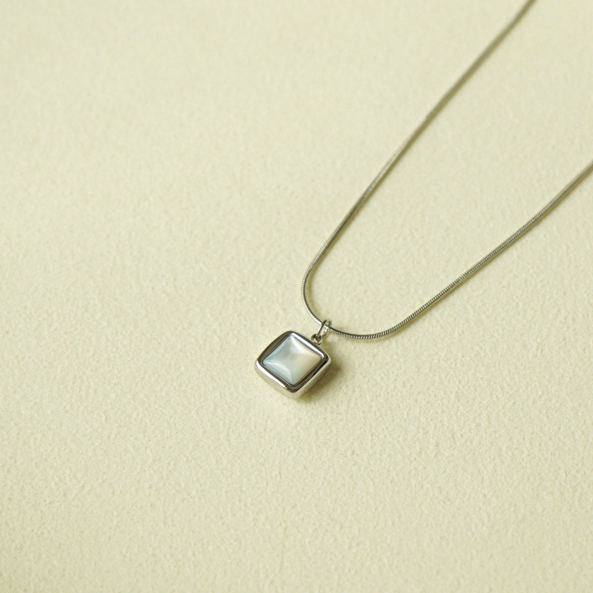 Kaeli Square Shell Necklace (Silver)