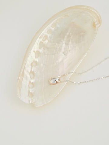 Neriah Tiny Pea Necklace (Silver)