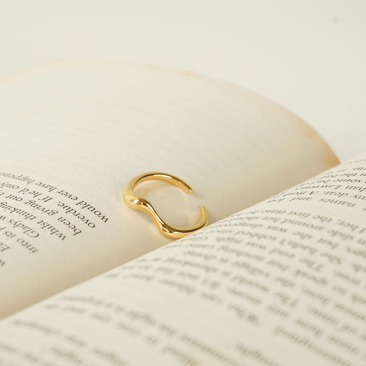 Denver Curved Ring (Gold)