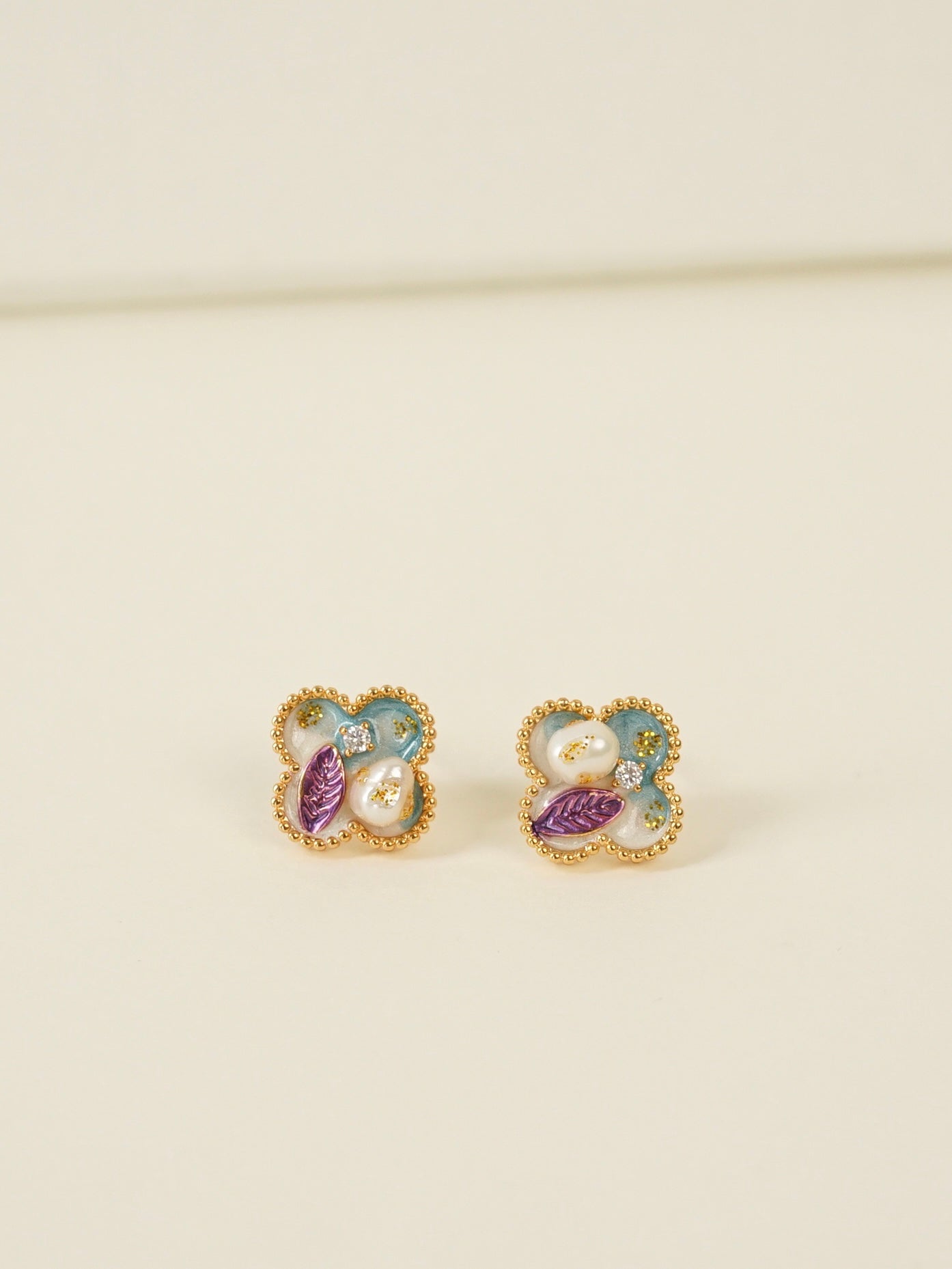 Elia Clover Stud Earrings (Blue White)