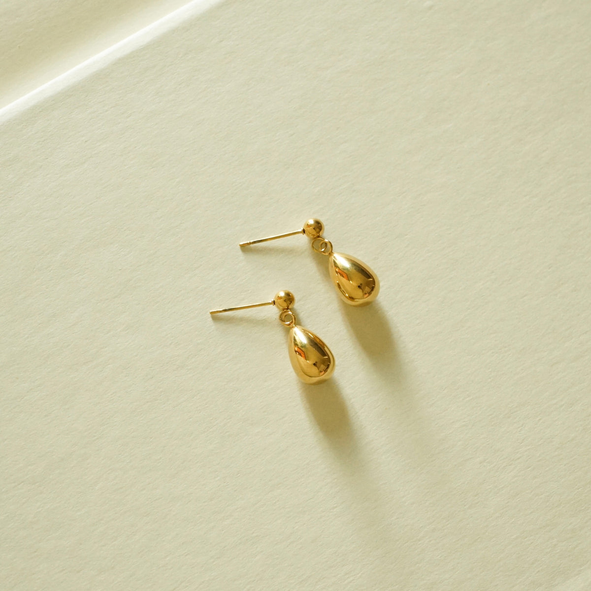 Dorothy Water Drop Earrings (Gold)