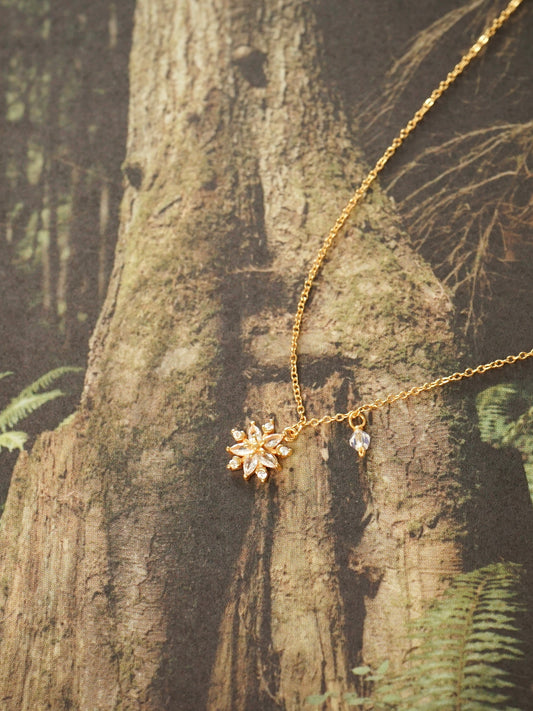 Dania Snowflake Necklace (Gold)