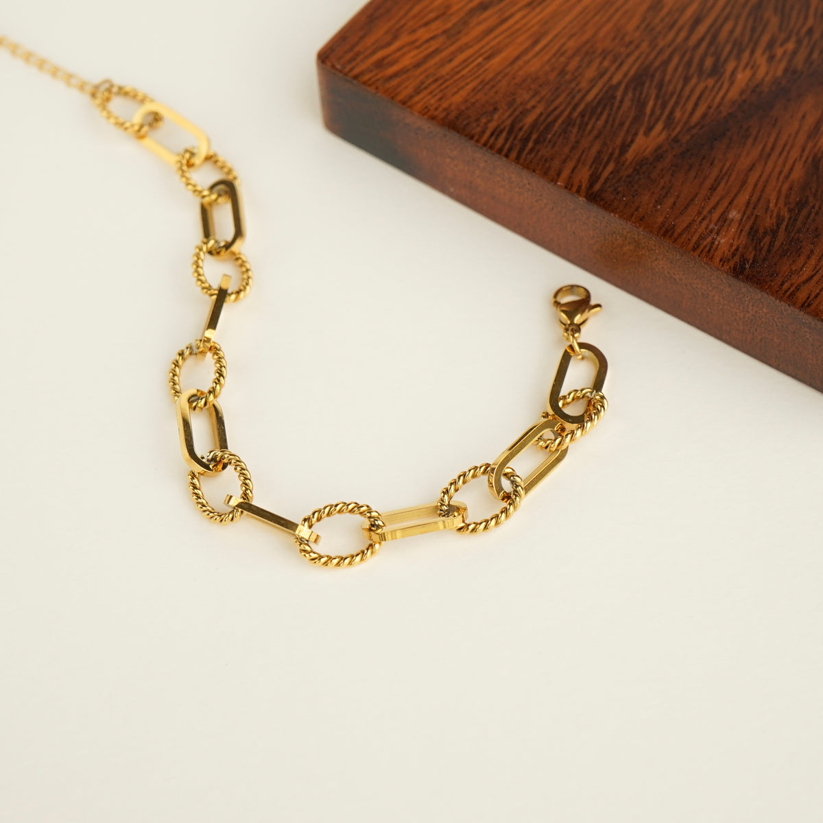 Quartney Chain Bracelet