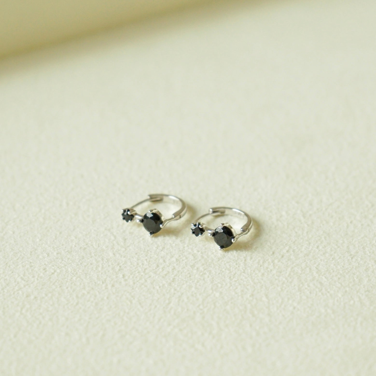 Xianna Huggie Earrings (Silver Black)