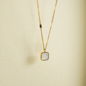 Cassie Mother of Pearl Necklace