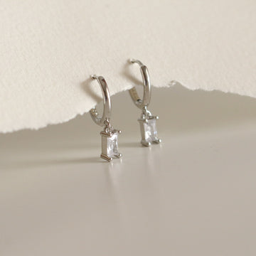 Moosa Huggie Earrings (Silver White)