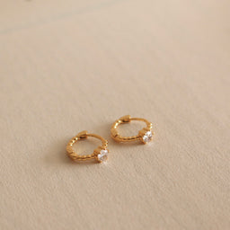 Quinlan Huggie Earrings (Gold)