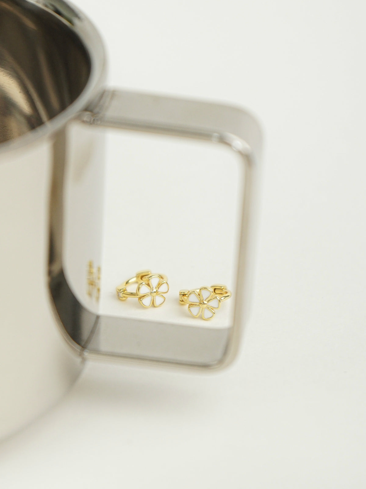 Uri Flower Tiny Huggie Earrings (Gold)
