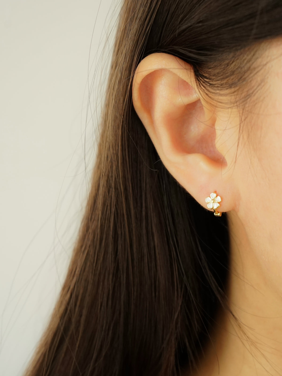 Uri Flower Tiny Huggie Earrings (Gold)