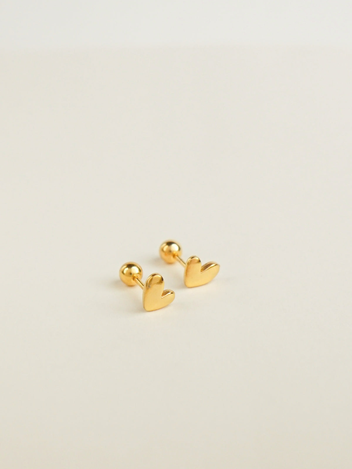 Zarah Heart Stud Barbell Earrings (Gold)