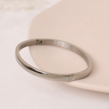 Embrace Bangle (Silver)