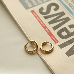 Basic Huggie Earrings (Gold)