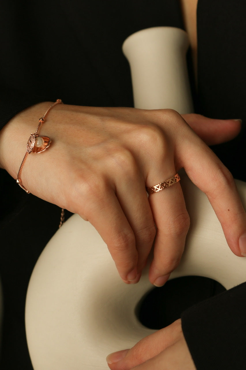 Pearly Seashell Bracelet
