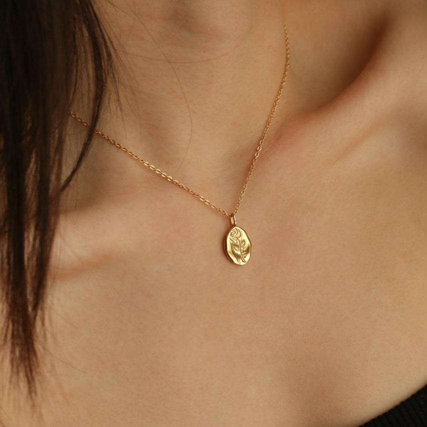 Quinn Rose Necklace
