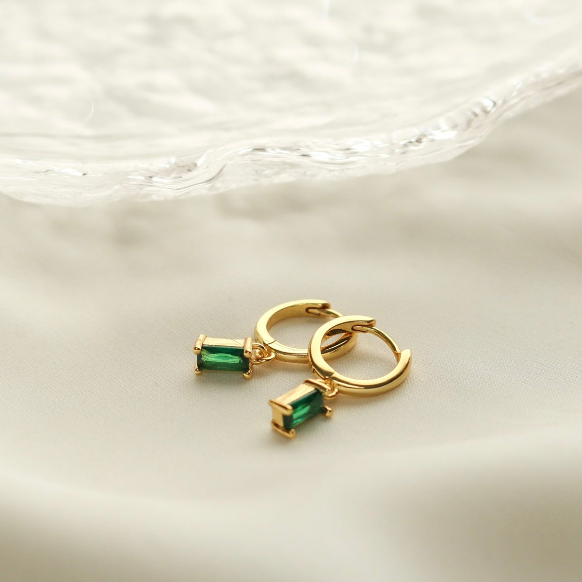 Moosa Huggie Earrings (Gold Green)