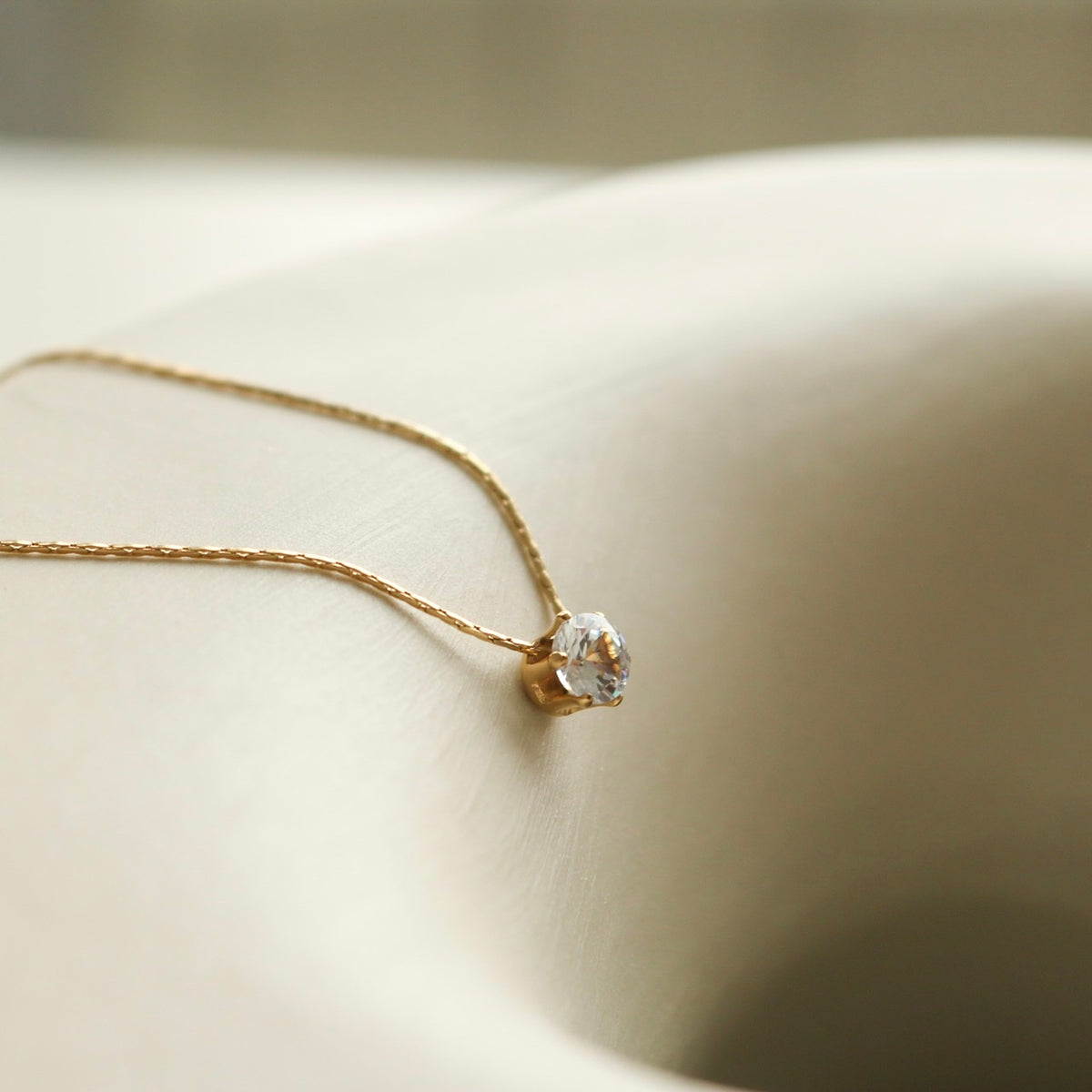 Yareli Solitaire Necklace (Gold)