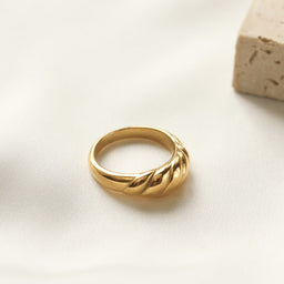 Baby Croissant Ring