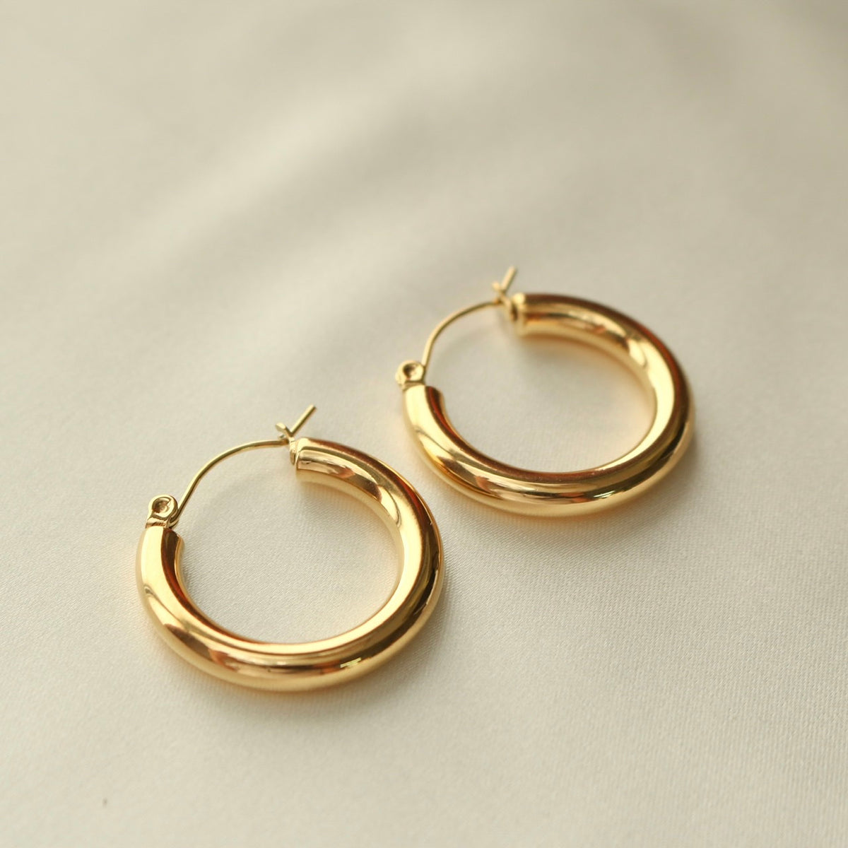 Bold Hoop Earrings (Gold)