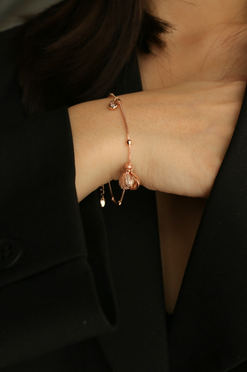 Pearly Seashell Bracelet