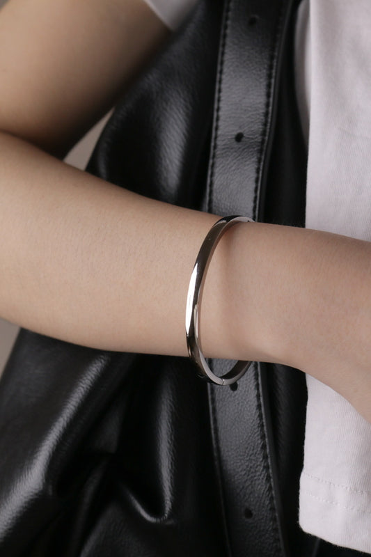 Embrace Bangle (Silver)