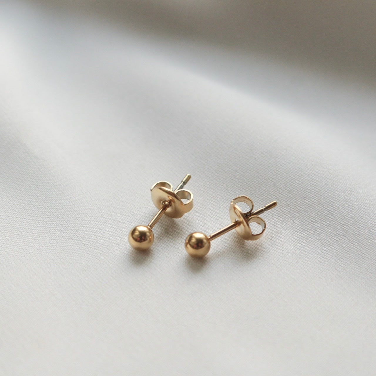 Basic Stud Earrings (Gold)