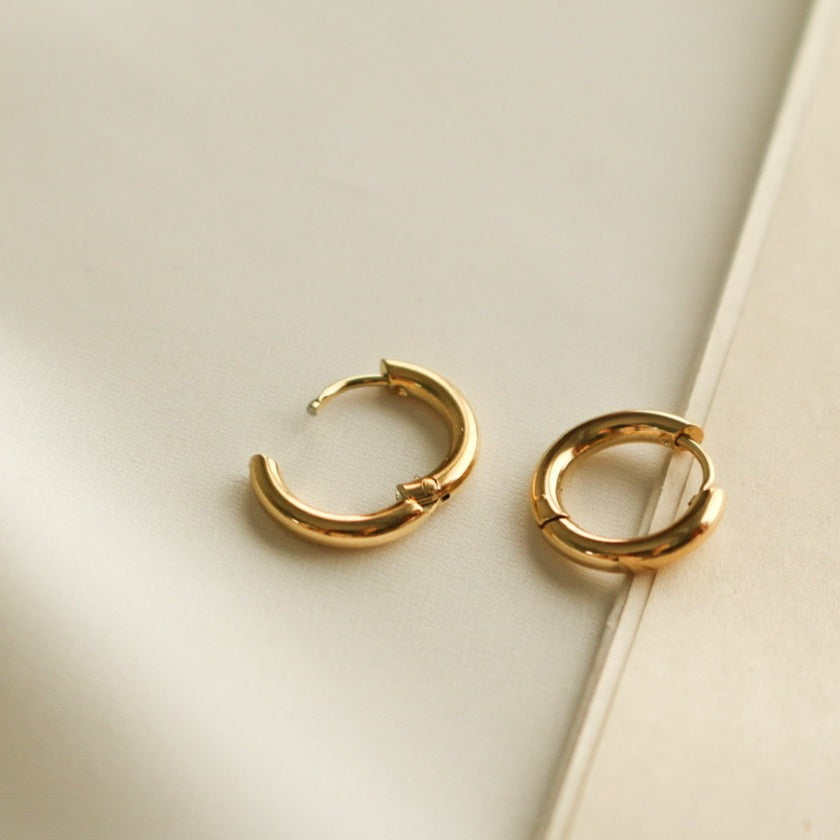 Basic Huggie Earrings (Gold)