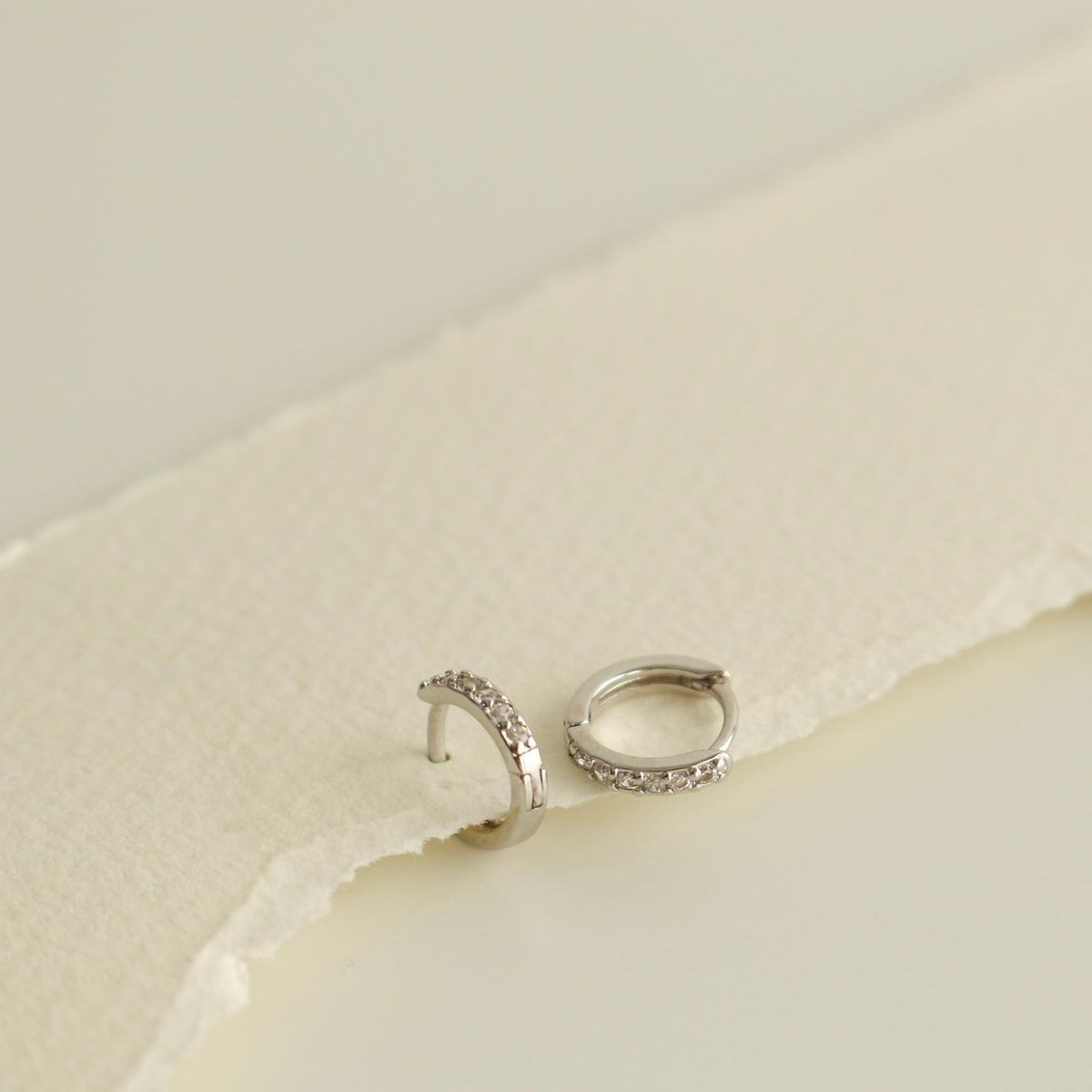 Uma Mini Huggie Earrings (Silver White)