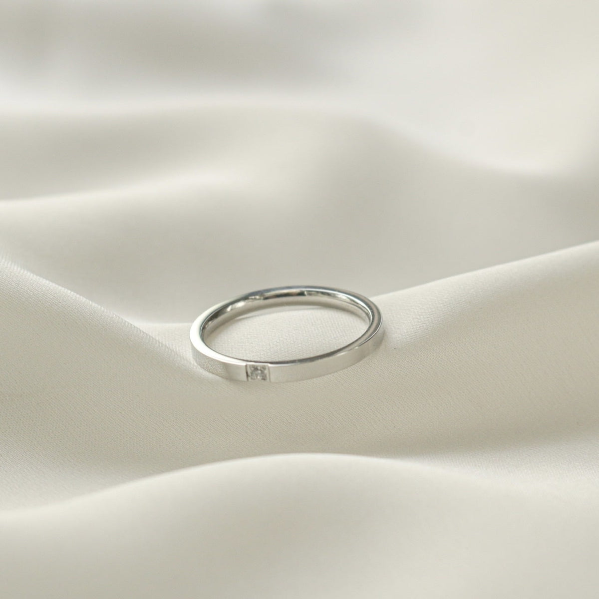 Minimalist Single Zircon Ring (Silver)