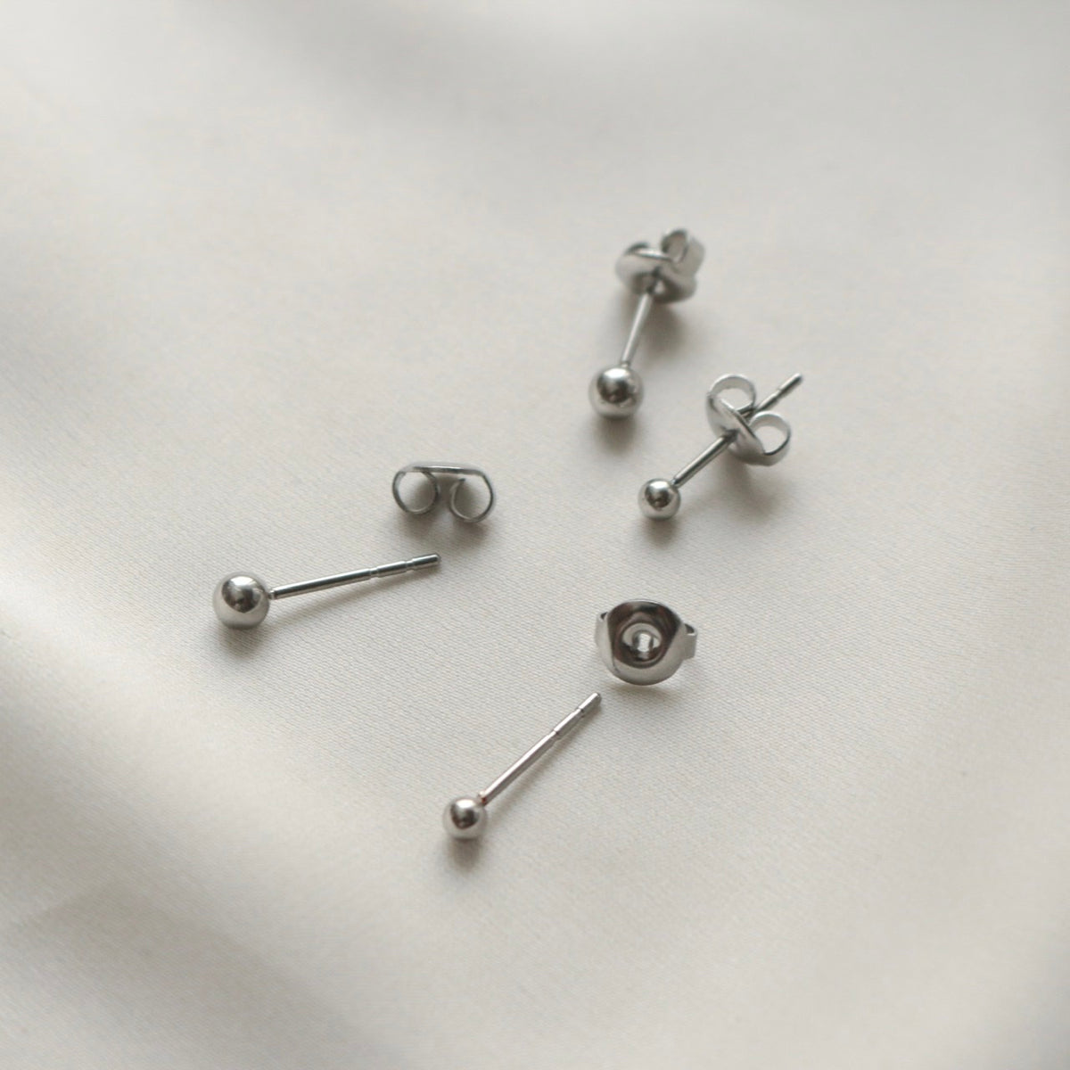 Basic Stud Earrings (Silver)