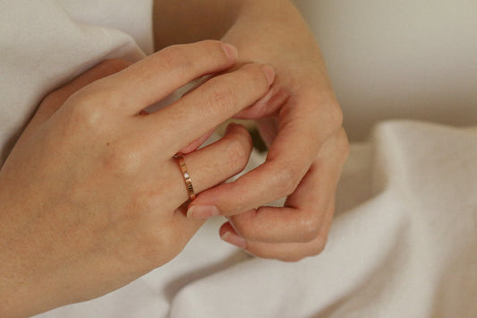 Minimalist Single Zircon Ring (Rose Gold)