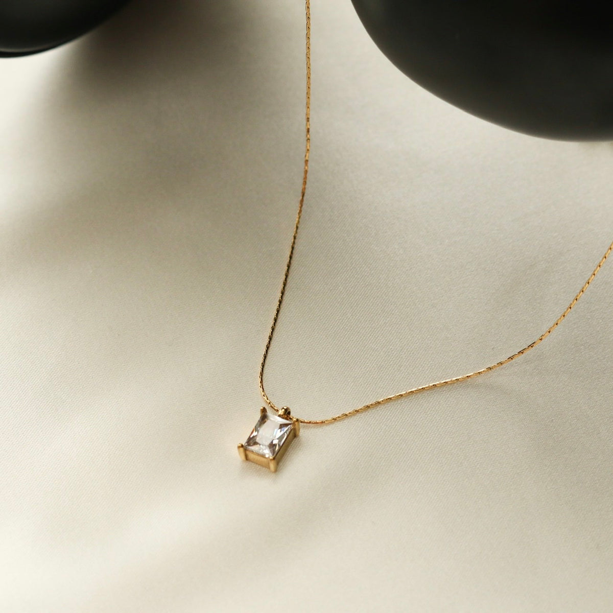 Hattie Necklace (White)