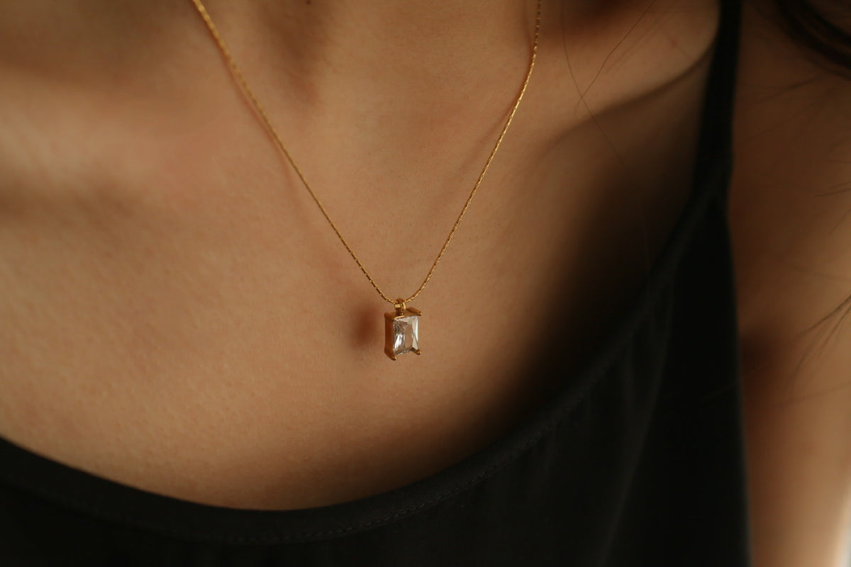 Hattie Necklace (White)